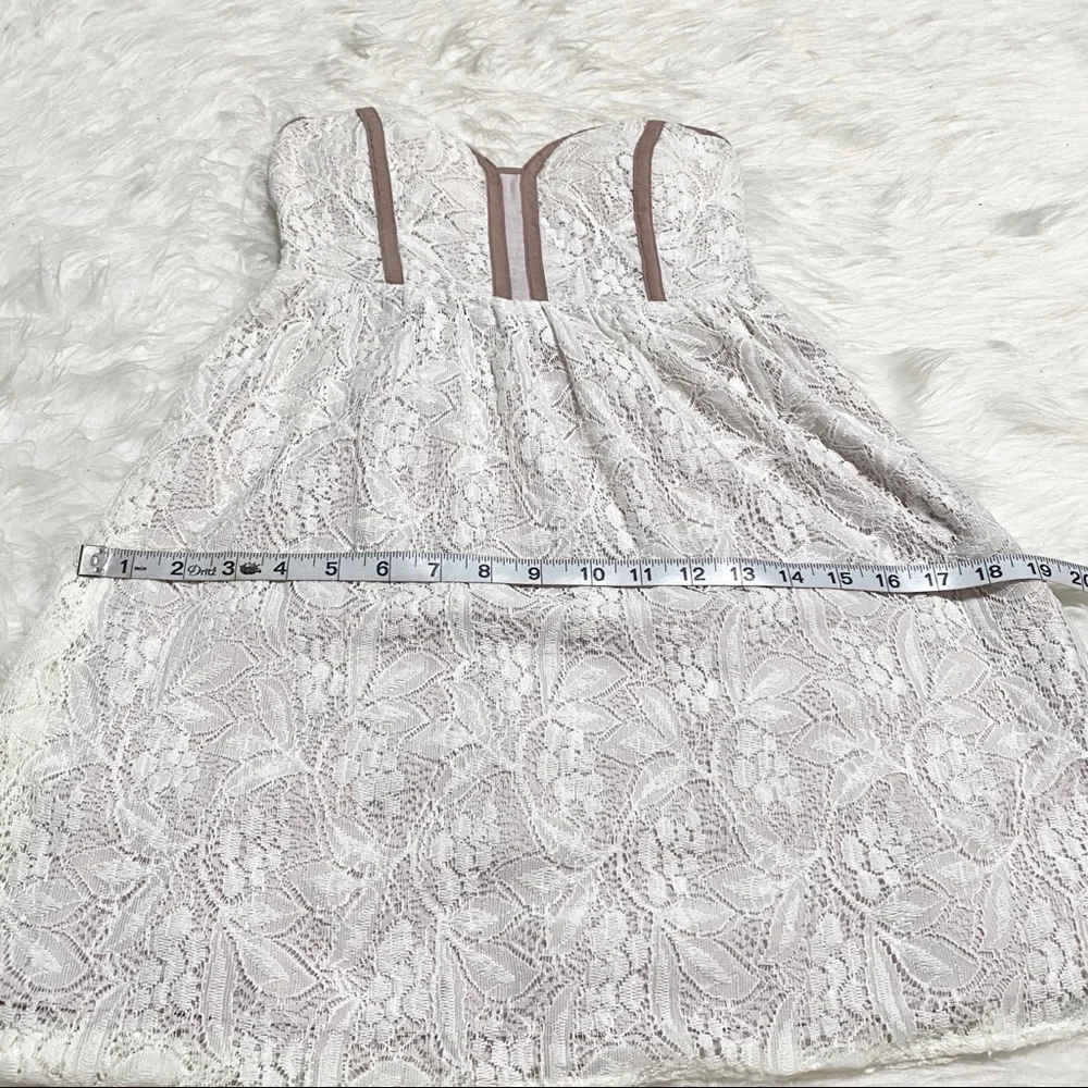 URBAN OUTFITTERS PINS AND NEEDLES Cream Lace Strapless Mini… - Picture 7 of 10